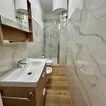 Vomero 14b شقة