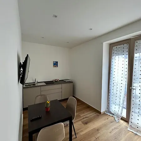 Vomero 14b نابولي